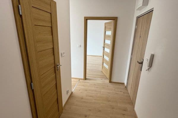 Prenájom bytu 1-izbový 38 m², J. Opletala, Frýdek-Místek Prenájom bytu 1-izbový 38 m², J. Opletala, Frýdek-Místek