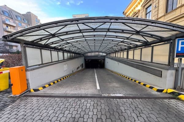 Prenájom garáže 13 m², U Zvonařky, Praha Prenájom garáže 13 m², U Zvonařky, Praha
