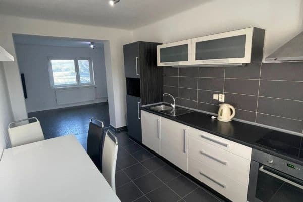 Prenájom bytu 2-izbový 60 m², Lázně Bělohrad Prenájom bytu 2-izbový 60 m², Lázně Bělohrad