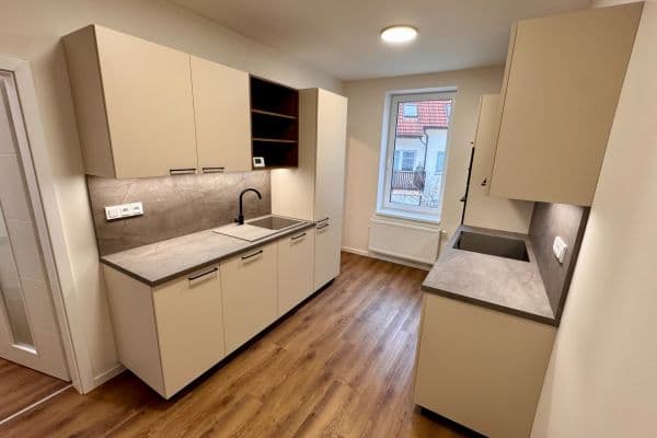 Prenájom bytu 1-izbový 41 m², Na Mokřině, Praha Prenájom bytu 1-izbový 41 m², Na Mokřině, Praha