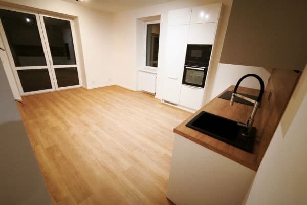 Prenájom bytu 3-izbový 61 m², Jižní, Jablonec nad Nisou Prenájom bytu 3-izbový 61 m², Jižní, Jablonec nad Nisou