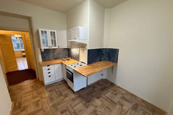 Prenájom bytu 1-izbový 39 m², Francouzská, Praha Prenájom bytu 1-izbový 39 m², Francouzská, Praha