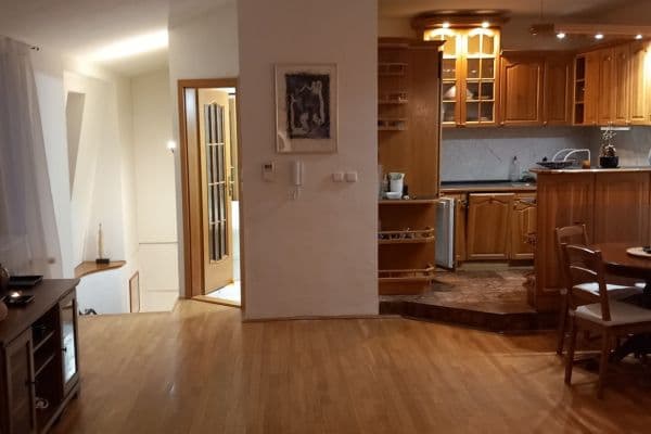 Prenájom bytu 2-izbový 54 m², Medená, Bratislava - mestská časť Staré Mesto Prenájom bytu 2-izbový 54 m², Medená, Bratislava - mestská časť Staré Mesto