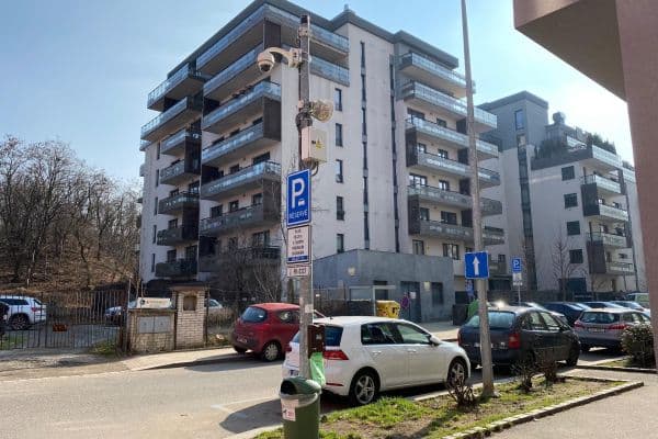 Prenájom bytu 2-izbový 56 m², V Mezihoří, Praha Prenájom bytu 2-izbový 56 m², V Mezihoří, Praha