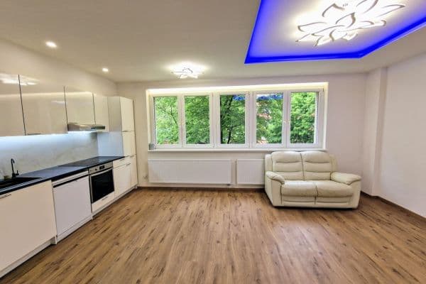 Prenájom bytu 2-izbový 43 m², Humpolecká, Praha Prenájom bytu 2-izbový 43 m², Humpolecká, Praha