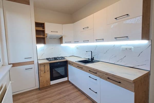 Prenájom bytu 3-izbový 74 m², Osvobození, Orlová Prenájom bytu 3-izbový 74 m², Osvobození, Orlová