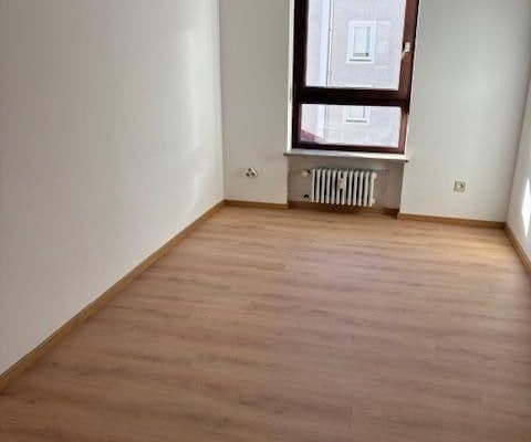Prenájom bytu 3-izbový 83 m², München, Bavorsko Prenájom bytu 3-izbový 83 m², München, Bavorsko
