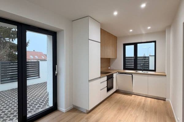 Prenájom bytu 2-izbový 40 m², Krátká, Postřižín Prenájom bytu 2-izbový 40 m², Krátká, Postřižín