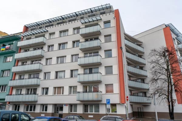 Predaj bytu 3-izbový 64 m², K Podjezdu, Praha Predaj bytu 3-izbový 64 m², K Podjezdu, Praha