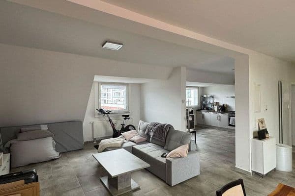 Prenájom bytu 4-izbový 135 m², Ottostr. 69, Wuppertal, Severné Porýnie - Westfálsko Prenájom bytu 4-izbový 135 m², Ottostr. 69, Wuppertal, Severné Porýnie - Westfálsko