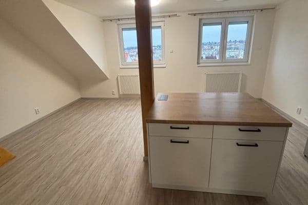 Prenájom bytu 3-izbový 65 m², U První baterie, Praha Prenájom bytu 3-izbový 65 m², U První baterie, Praha