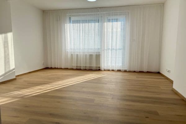Prenájom bytu 1-izbový 34 m², Mochovská, Praha Prenájom bytu 1-izbový 34 m², Mochovská, Praha
