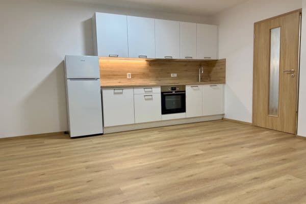 Prenájom bytu 2-izbový 65 m², Mochovská, Praha Prenájom bytu 2-izbový 65 m², Mochovská, Praha