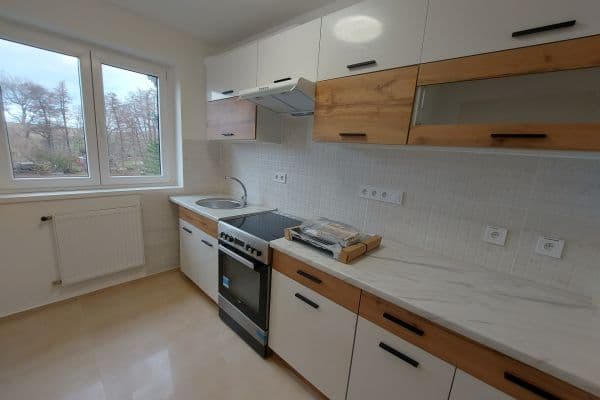 Prenájom bytu 3-izbový 60 m², Slaný Prenájom bytu 3-izbový 60 m², Slaný