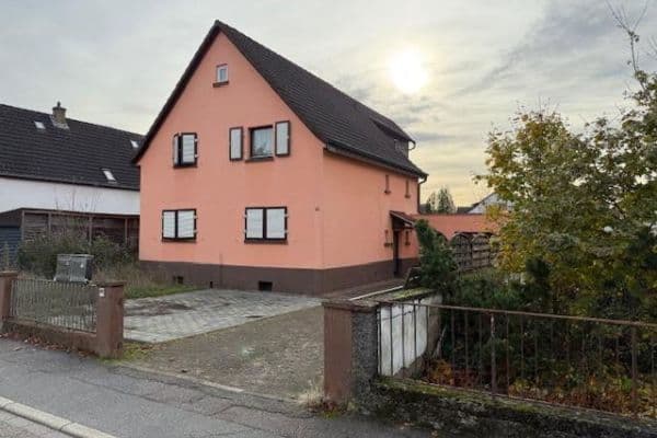 Predaj domu 195 m², pozemek 956 m², Rheintalstraße 12, Schwetzingen Predaj domu 195 m², pozemek 956 m², Rheintalstraße 12, Schwetzingen