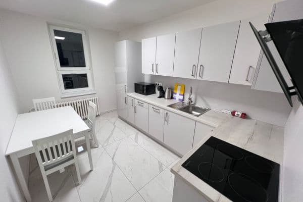 Prenájom bytu 77 m², Koptova, Karlovy Vary, Karlovarský kraj Prenájom bytu 77 m², Koptova, Karlovy Vary, Karlovarský kraj