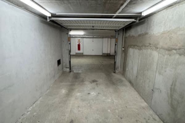 Prenájom garáže 18 m², Kresánkova, Karlova Ves, Bratislavský kraj Prenájom garáže 18 m², Kresánkova, Karlova Ves, Bratislavský kraj