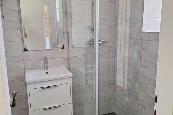 Prenájom bytu 2-izbový 37 m², Úhonická, Jeneč Prenájom bytu 2-izbový 37 m², Úhonická, Jeneč