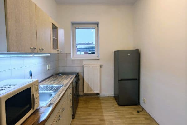 Prenájom bytu 1-izbový 38 m², Čechova, Benešov Prenájom bytu 1-izbový 38 m², Čechova, Benešov