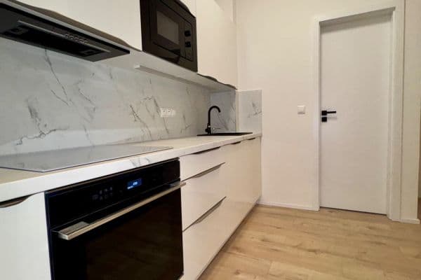 Prenájom bytu 2-izbový 44 m², Jeseniova, Praha Prenájom bytu 2-izbový 44 m², Jeseniova, Praha