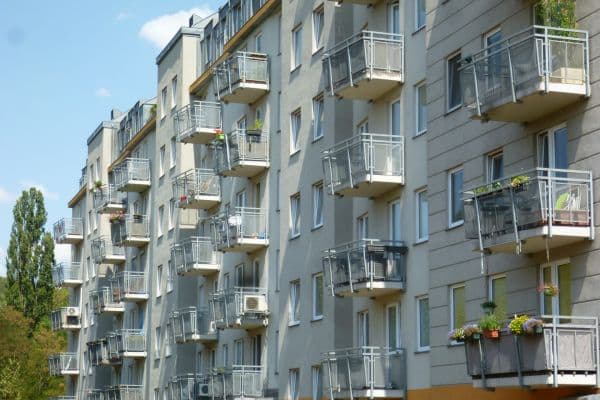 Prenájom bytu 4-izbový 90 m², Kovanecká, Praha Prenájom bytu 4-izbový 90 m², Kovanecká, Praha