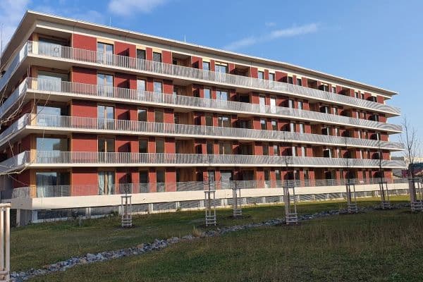 Prenájom bytu 2-izbový 71 m², Vrátnická, Praha Prenájom bytu 2-izbový 71 m², Vrátnická, Praha