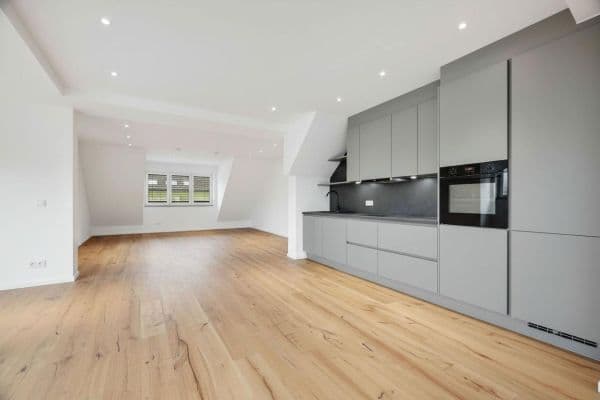 Prenájom bytu 3-izbový 103 m², Köln, Severné Porýnie - Westfálsko Prenájom bytu 3-izbový 103 m², Köln, Severné Porýnie - Westfálsko