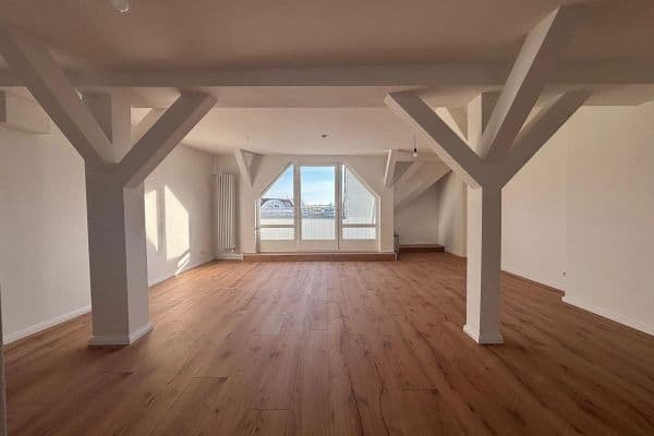 Prenájom bytu 3-izbový 152 m², Berlin, Berlín Prenájom bytu 3-izbový 152 m², Berlin, Berlín