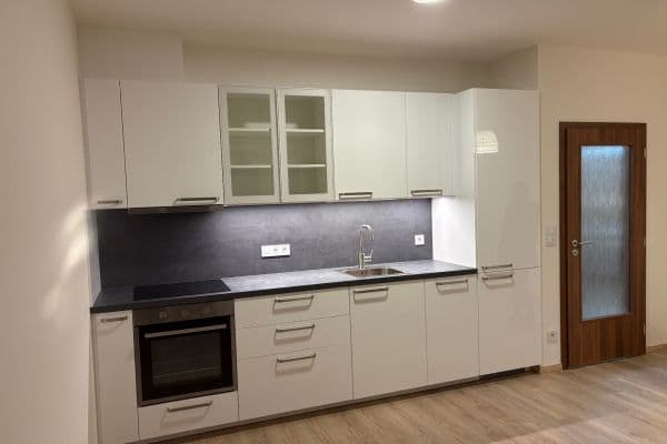 Prenájom bytu 1-izbový 35 m², Fabiánové, Praha Prenájom bytu 1-izbový 35 m², Fabiánové, Praha