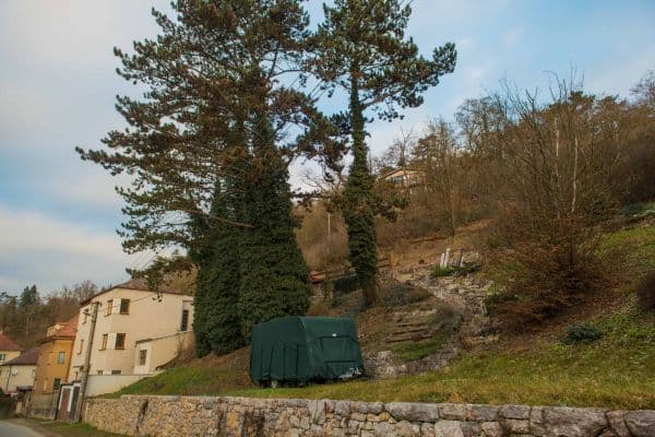 Predaj pozemku 713 m², Nad Pěšinou, Zadní Třebaň Predaj pozemku 713 m², Nad Pěšinou, Zadní Třebaň