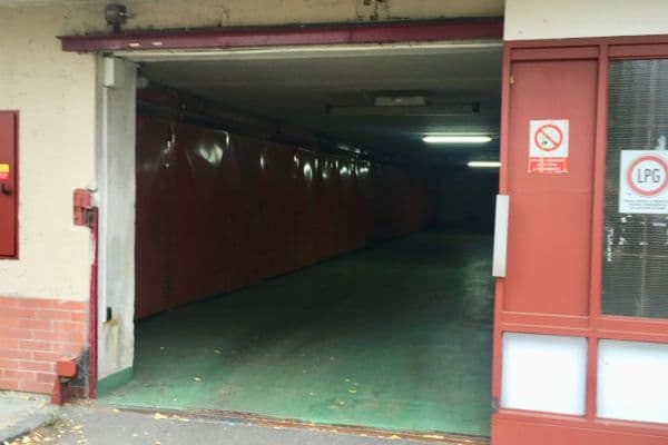 Prenájom garáže 18 m², Písečná, Praha 8 Prenájom garáže 18 m², Písečná, Praha 8