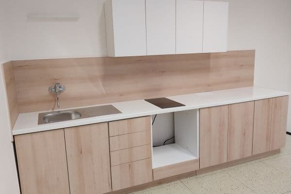 Prenájom bytu 2-izbový 50 m², Hronovická, Pardubice Prenájom bytu 2-izbový 50 m², Hronovická, Pardubice