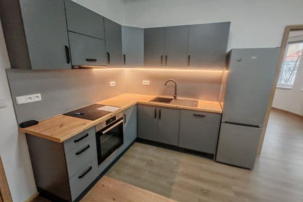 Prenájom bytu 2-izbový 52 m², Kralická, Praha Prenájom bytu 2-izbový 52 m², Kralická, Praha