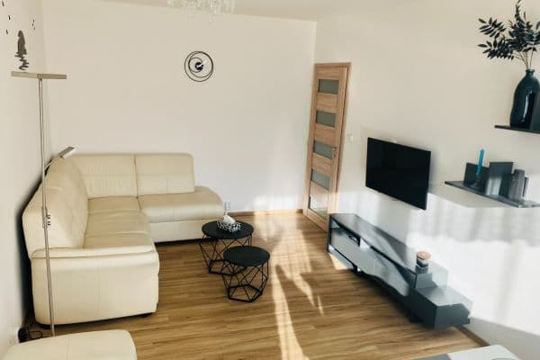Prenájom bytu 3-izbový 74 m², U Sluncové, Praha Prenájom bytu 3-izbový 74 m², U Sluncové, Praha