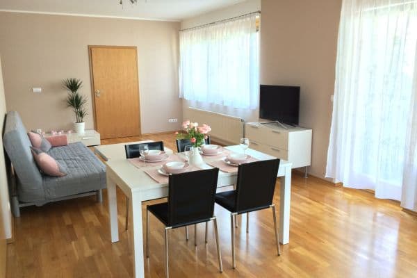 Prenájom bytu 2-izbový 72 m², Tibetská, Praha Prenájom bytu 2-izbový 72 m², Tibetská, Praha