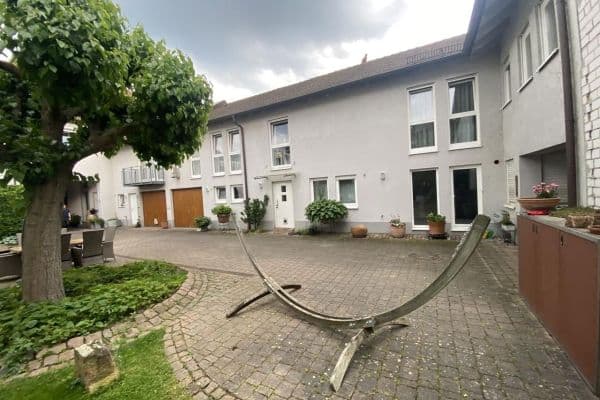 Prenájom bytu 3-izbový 150 m², Ludwigshafen am Rhein Prenájom bytu 3-izbový 150 m², Ludwigshafen am Rhein