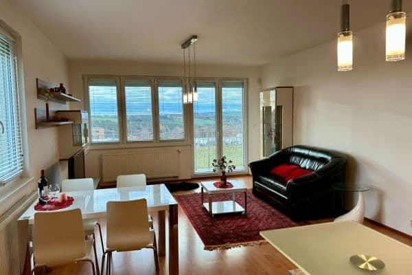 Prenájom bytu 3-izbový 88 m², Radouňova, Praha Prenájom bytu 3-izbový 88 m², Radouňova, Praha