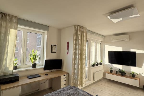 Prenájom bytu 1-izbový 31 m², V Honech, Klecany Prenájom bytu 1-izbový 31 m², V Honech, Klecany