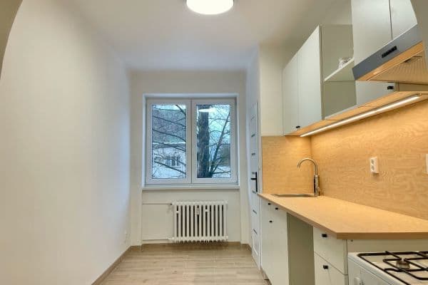 Prenájom bytu 4-izbový 85 m², Dolní, Ostrava Prenájom bytu 4-izbový 85 m², Dolní, Ostrava