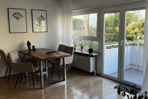 Prenájom bytu 2-izbový 45 m², Robert-Mayer-Straße 5, Stuttgart Prenájom bytu 2-izbový 45 m², Robert-Mayer-Straße 5, Stuttgart