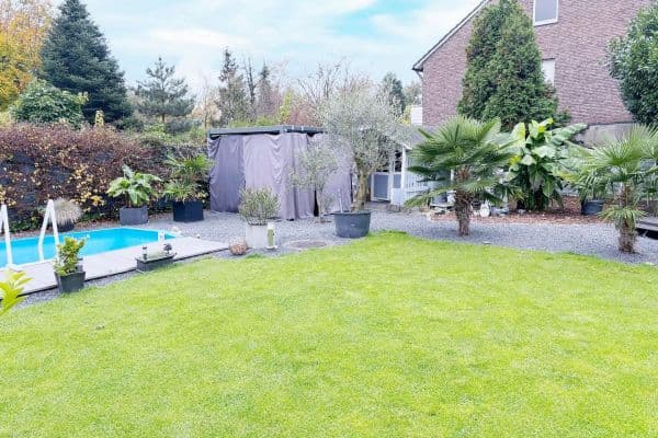 Predaj domu 276 m², pozemek 961 m², Duisburg Predaj domu 276 m², pozemek 961 m², Duisburg