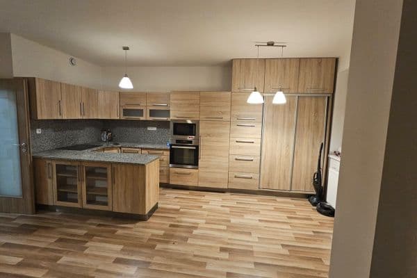 Prenájom bytu 3-izbový 66 m², Jindřicha Bubeníčka, Praha 22 Prenájom bytu 3-izbový 66 m², Jindřicha Bubeníčka, Praha 22