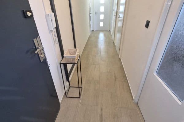 Prenájom bytu 3-izbový 67 m², Červeného kříže, Česká Lípa, Liberecký kraj Prenájom bytu 3-izbový 67 m², Červeného kříže, Česká Lípa, Liberecký kraj