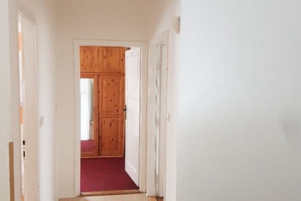 Prenájom bytu 3-izbový 63 m², Zderazská, Praha 16 Prenájom bytu 3-izbový 63 m², Zderazská, Praha 16