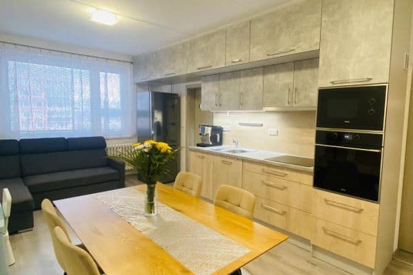 Predaj bytu 3-izbový 60 m², Průběžná, Milovice Predaj bytu 3-izbový 60 m², Průběžná, Milovice