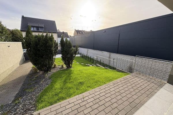 Prenájom bytu 4-izbový 108 m², Luisenstraße 121a, Siegburg Prenájom bytu 4-izbový 108 m², Luisenstraße 121a, Siegburg