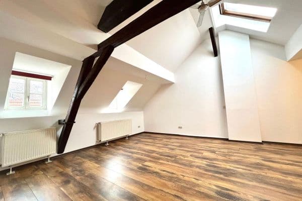 Prenájom bytu 4-izbový 120 m², Rathausstraße 1, Hochheim am Main Prenájom bytu 4-izbový 120 m², Rathausstraße 1, Hochheim am Main