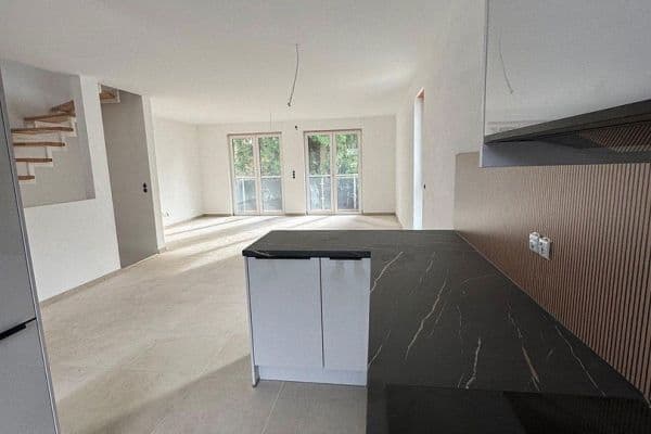 Predaj domu 166 m², pozemek 280 m², Graf-Stauffenberg-Ring 83, Bad Homburg Predaj domu 166 m², pozemek 280 m², Graf-Stauffenberg-Ring 83, Bad Homburg