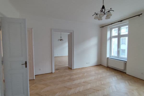 Prenájom bytu 3-izbový 100 m², Bratislava - mestská časť Staré Mesto Prenájom bytu 3-izbový 100 m², Bratislava - mestská časť Staré Mesto