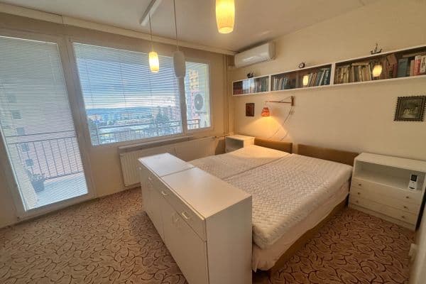 Prenájom bytu 4-izbový 103 m², Manětínská, Plzeň Prenájom bytu 4-izbový 103 m², Manětínská, Plzeň